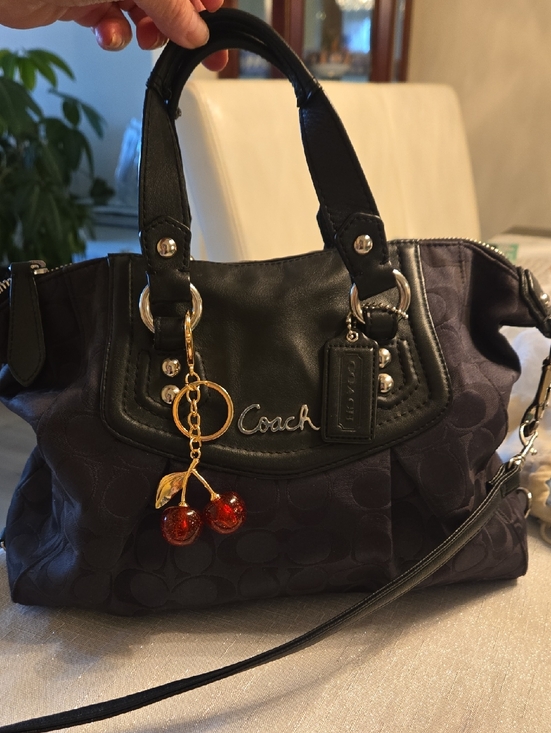 Coach Handbags - COACH ASHLEY SHOULDER BAG VINTAGE